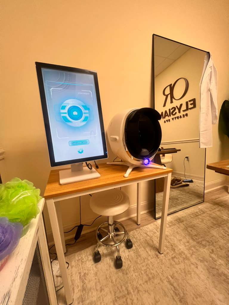 Advanced skin analysis machine for personalized facials
